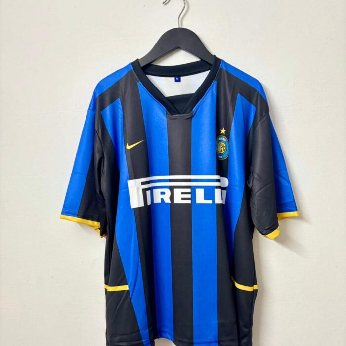 Inter Milan 2002-03 Home kit batistuta Five sleeve